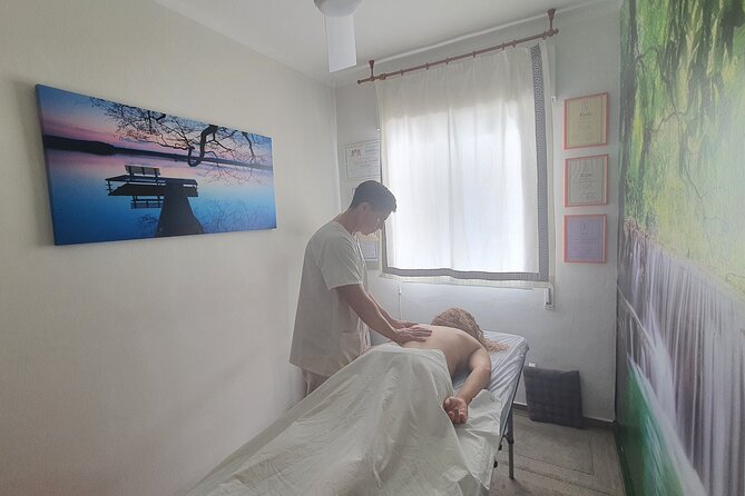 1 Hour Private Chiromassage Session in Seville - Getting There: Meeting Point and the Central Wayfinding Route