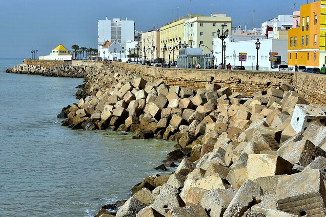 2 Hours Tour around Cádiz: History, anecdotes and curiosities - Meeting at Plaza San Juan de Dios, then walking into the old town