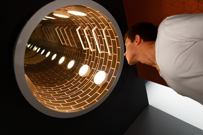 A Fantastic Visit To The Museum Of Illusions Seville - How Long It Takes and When to Avoid Crowd Energy