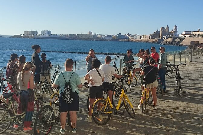 A private stroll cycling around Cádiz + bike rental - Private, small-group bike loop around Cádiz