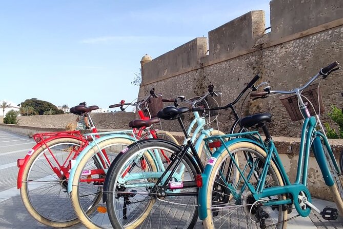 A private stroll cycling around Cádiz + bike rental - Plaza de España to Alameda Apodaca, the sea-reclaimed start