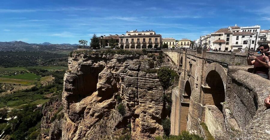ab Marbella/Estepona: VIP-Tour Ronda + Setenil d. l. Bodegas - Quick hits: what makes this Ronda and Setenil VIP tour work
