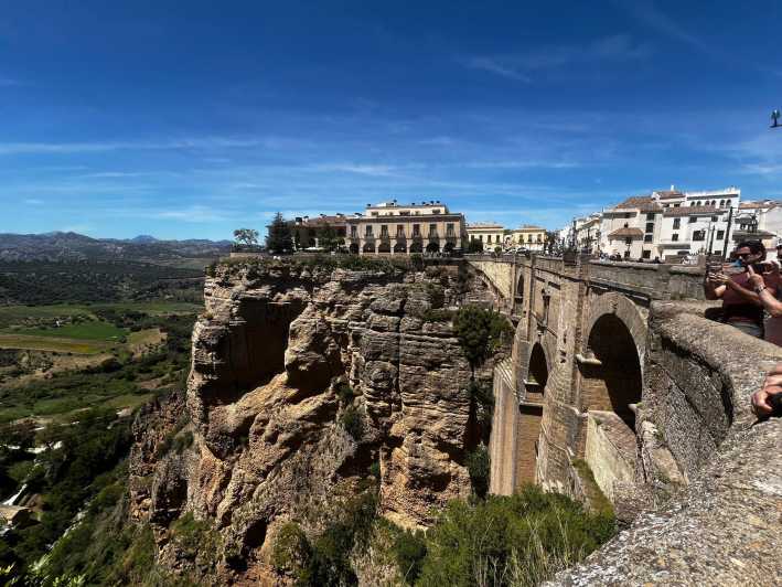 ab Marbella: Private VIP-Tour Ronda incl. Transfer + Tapas - Plaza de Toros area: bullring history without the hassle