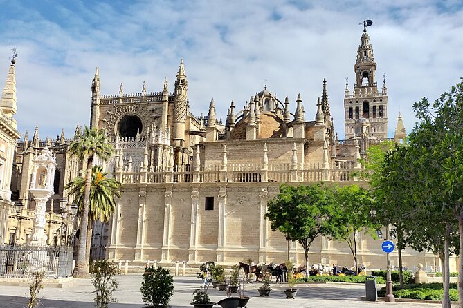 Alcazar and Cathedral, the must-sees, private tour. - Giralda Tower and a quick look at Seville’s historic streets