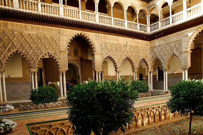 Alcázar and Jewish Quarter Guided Walking Tour in Seville - Alcázar skip-the-line: what the 90 minutes is really for