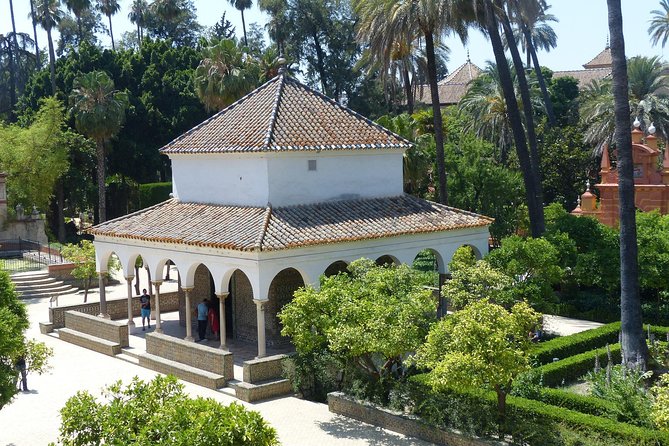 Alcázar and Jewish Quarter Guided Walking Tour in Seville - How the guiding style affects your experience