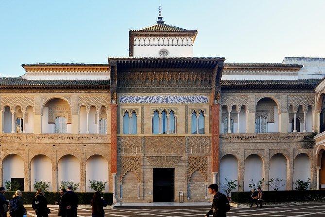 Alcázar, Cathedral & Giralda: Guided Tour with Fast-Track Tickets - The Royal Alcázar of Seville: Royal palaces on a schedule, gardens at your pace