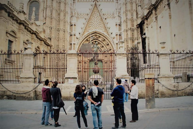 Alcazar & Cathedral of Seville Exclusive Group max. 9 guests - Seville Cathedral and Giralda: five naves, Columbus, and a climb worth it
