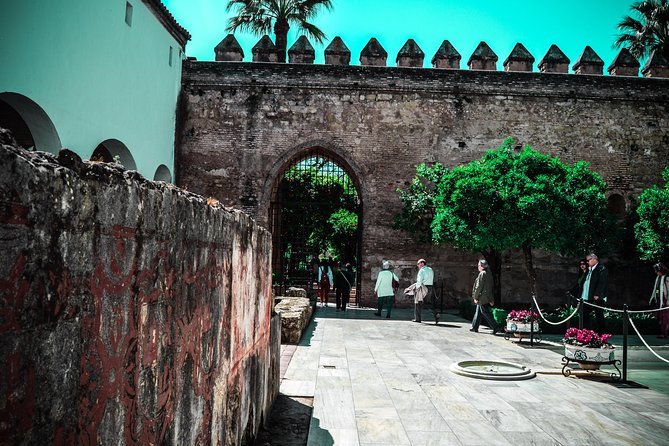 Alcázar de los Reyes Cristianos - Patio Morisco: Where Moorish Design Feels Like a Breather