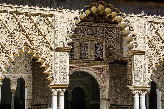 Alcazar de Sevilla Private - Meeting point and timing: Plaza del Triunfo as your anchor