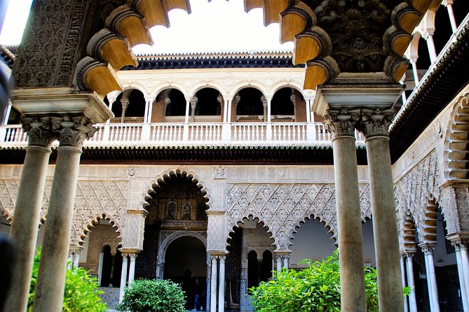 Alcazar of Seville Exclusive Group, max. 9 travelers - Getting to Plaza del Triunfo and finding your guide fast