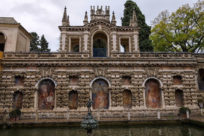 Alcázar of Seville. Skip the line! Includes access ticket - Entering the Real Alcázar: still royal, still alive