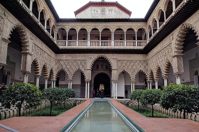 Alcázar of Seville. Skip the line! Includes access ticket - Plaza del Triunfo orientation: the quick start that pays off