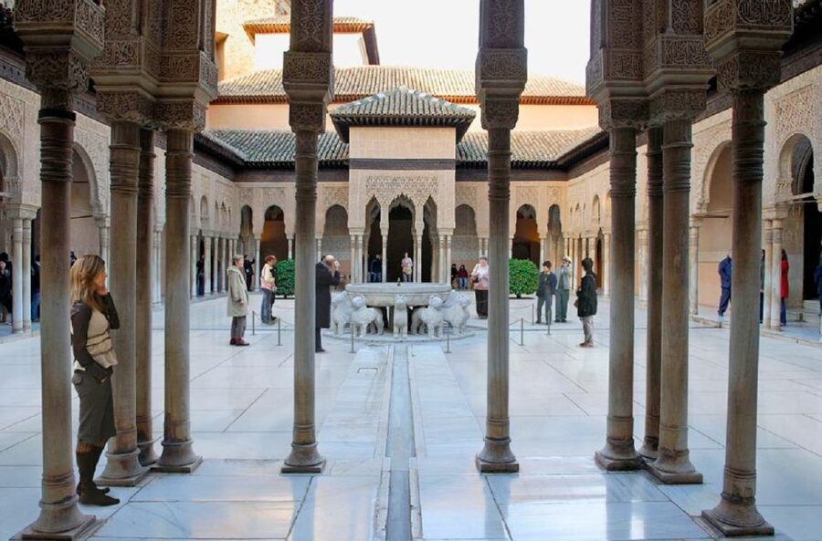 Alhambra and Albaicín Full-Day Private Tour from Seville - Albaicín on foot: whitewashed streets and viewpoint payoff