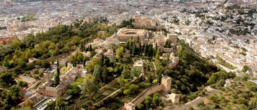 Alhambra and Albaicín Full-Day Private Tour from Seville - Skipping lines at the Alhambra, and what that actually buys you