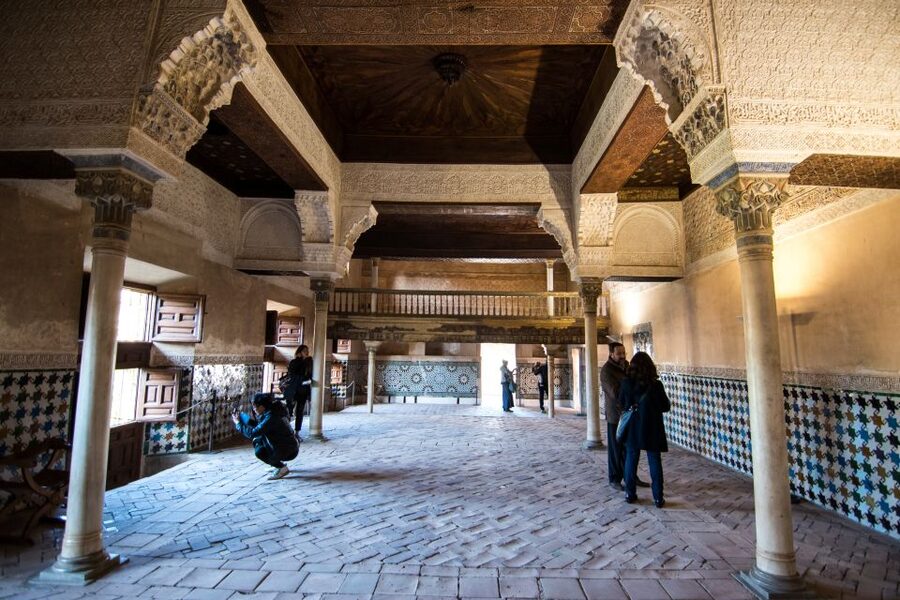 Alhambra and Albaicín Full-Day Private Tour from Seville - Generalife Gardens: the sultan’s summer palace and the cooling effect of water