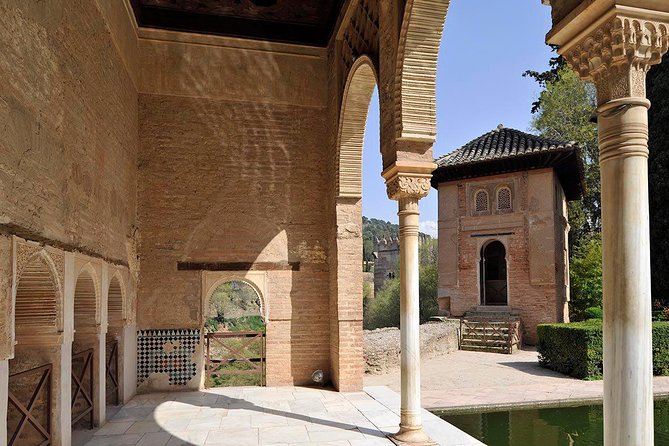 Alhambra Guided Tour & Albaicin Tour from Seville - Price and logistics: bus comfort, timing pressure, and headphones