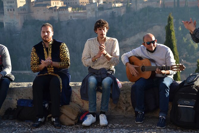 Alhambra Private Tour & Nazaries Palaces from Seville with Pickup - Lunch in Albaycin: what to do with the food gap