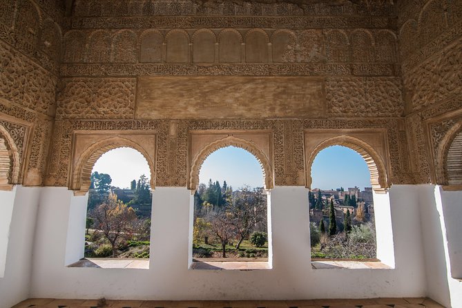 Alhambra with Nazaries Palaces Private Tour from Seville - Generalife Gardens: Where the Landscape Gets Personal