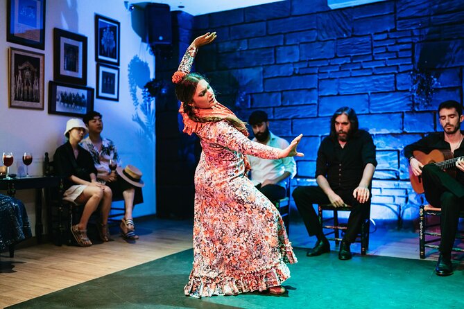 Baraka Triana. Flamenco show with drink - Who This Flamenco Night Suits Best