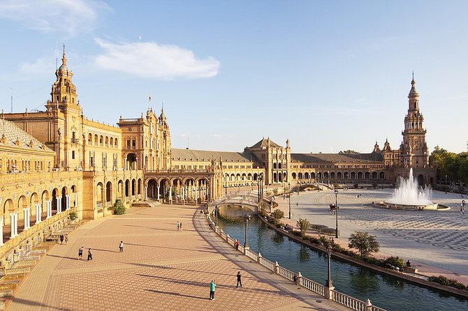 Bike tour through the monumental area of Seville - Plaza de España: the 1929 story behind the postcard scenes