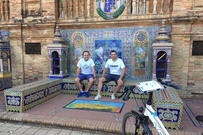 Bike tour through the monumental area of Seville - Puente de Isabel II and Triana legends: crossing into another side of Seville
