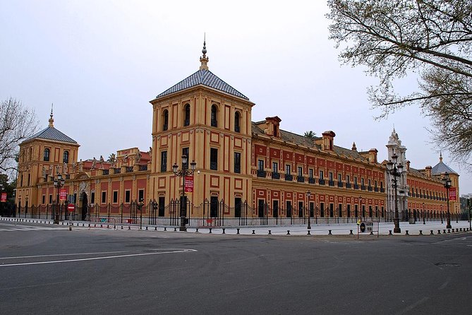 Bike tour through the monumental area of Seville - A quick look at the Palace of the ancient Dukes of Montepensier