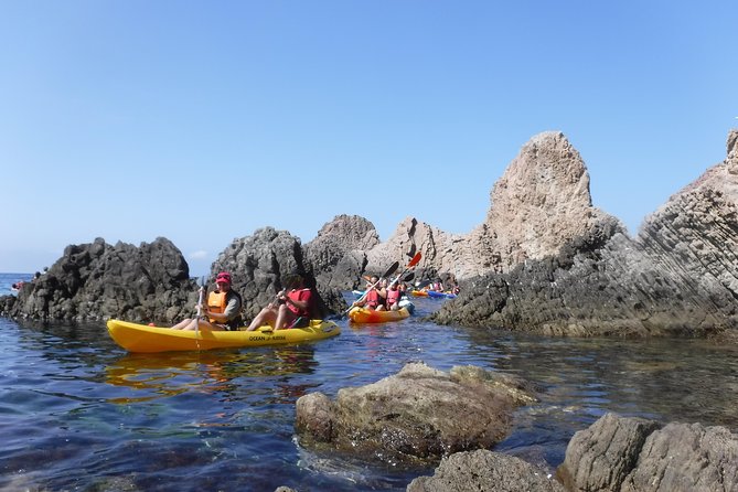 Cabo de Gata: Tour en kayak y snorkel full face + fotos incluidas - What you get besides the paddling: water, drinks, and photo report