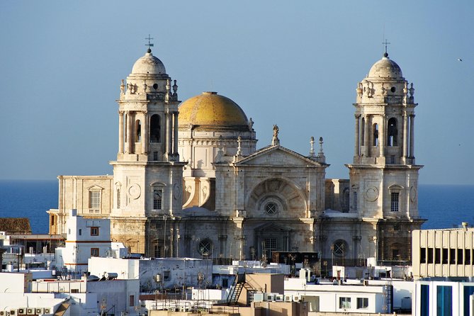 Cadiz and Jerez Day Trip from Seville - Cádiz’s oldest streets: El Pópulo, the New Cathedral area, and the right tempo
