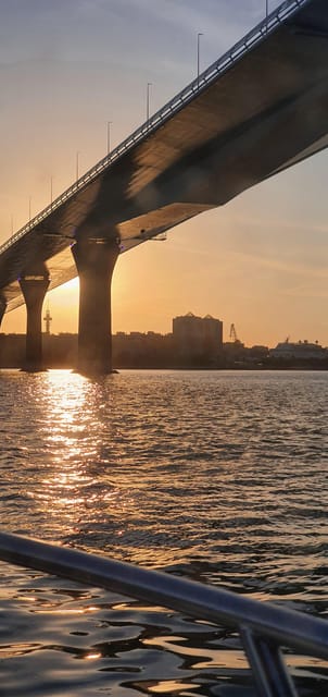Cadiz Bay: 3 hours tour in a private boat in the Cadiz Bay - A 3-hour private loop across Cádiz Bay, not a rushed check-list