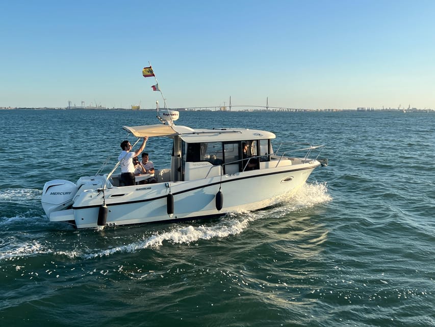 Cadiz Bay: 3 hours tour in a private boat in the Cadiz Bay - Meet the Papua boat and your multilingual skipper Roberto