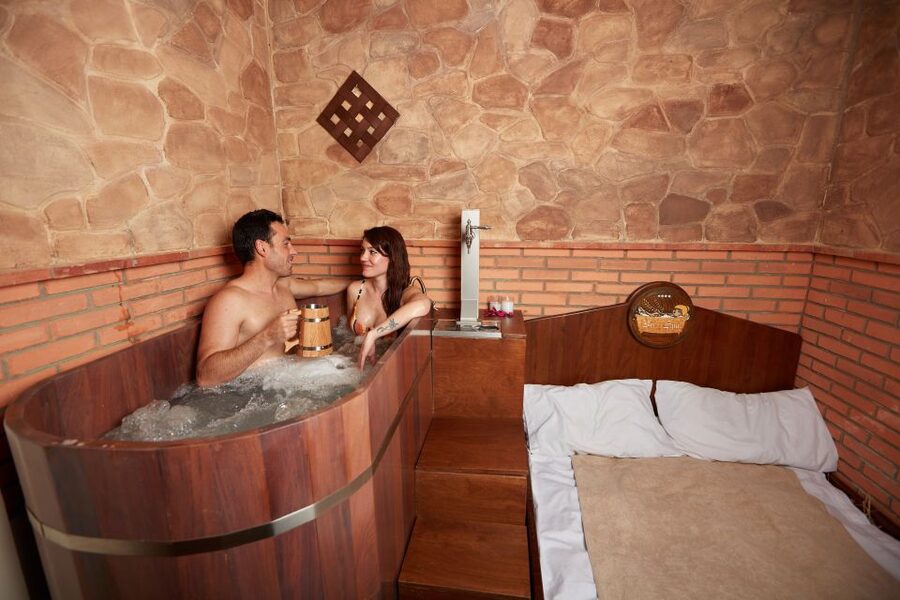Cadiz: Beer Spa Entry Ticket with Beer and Local Snacks - Key things to know before your beer spa session