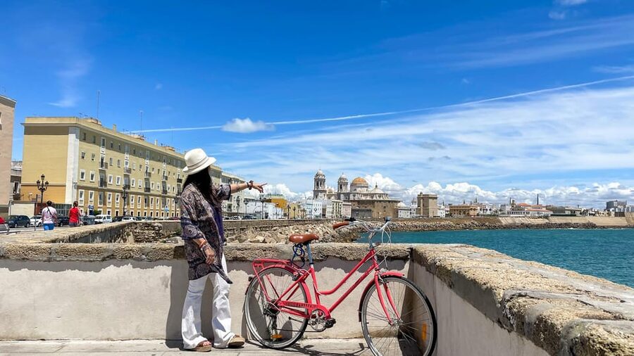 Cadiz: City Bike Tour - How the route flows through Cadiz’s old walls and gates