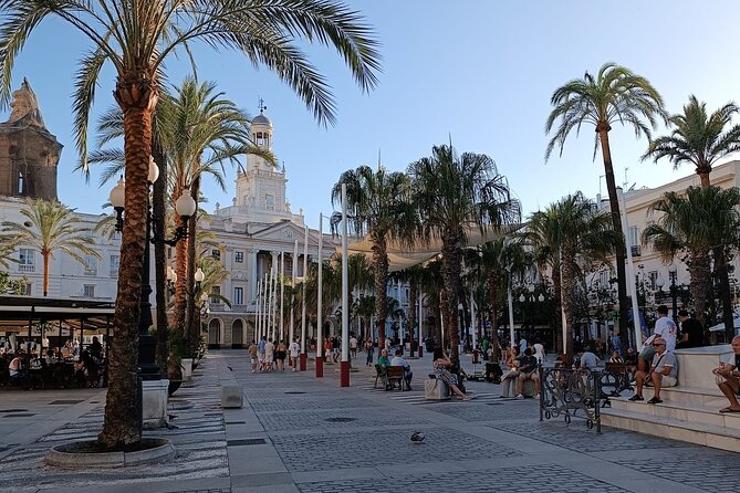 Cadiz Food Tour: Tapas, Drinks and Delights with a Local - Mercado Central and Pescaito Frito, the Fried-Fish Moment Cádiz Is Famous For