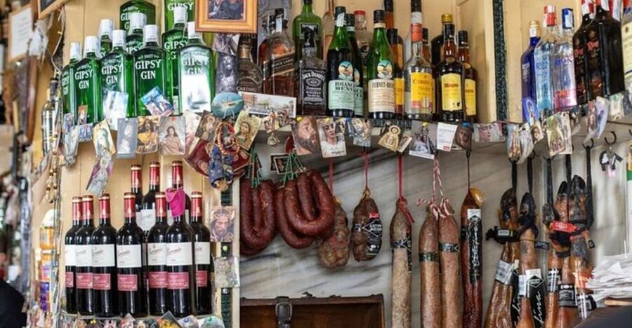 Cádiz: Local Tapas Experience - Bar stop 2 (the 1-hour slot): aperitif energy with beer and wine