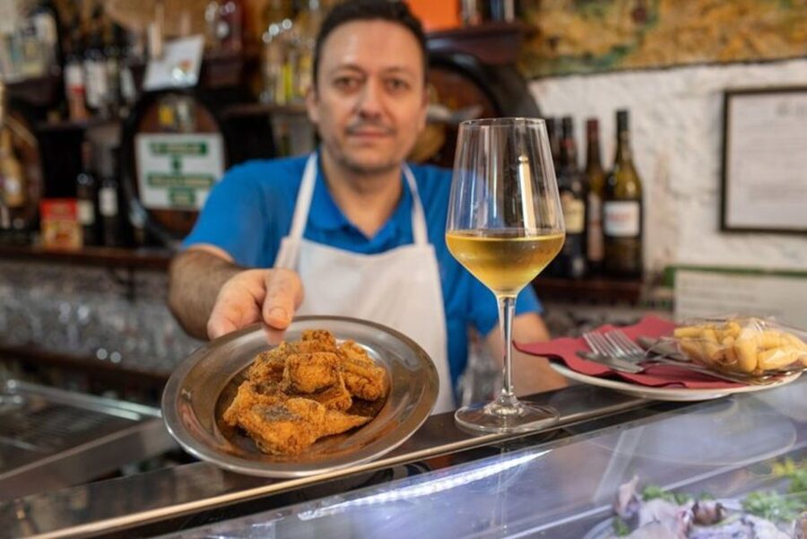 Cádiz: Local Tapas Experience - Plaza de Mina: a quick break, photos, and a clean ending
