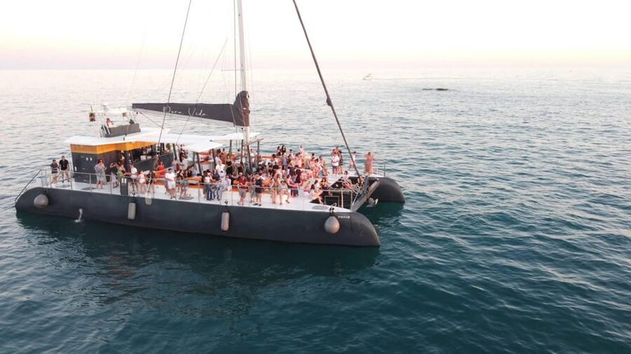 Cádiz: Sunset Catamaran Cruise Tours - Getting to the boat in the Port of Cádiz, without losing time