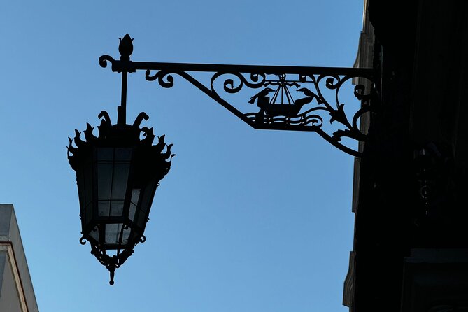 Cadiz to Vista de Gaviota : visit the Tavira Tower and Camera Obscura - Mercado Central: learn to spot watchtowers and rooftop logic