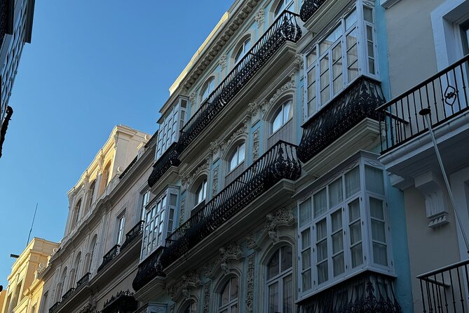 Cadiz to Vista de Gaviota : visit the Tavira Tower and Camera Obscura - Plaza del Palillero and Calle Ancha: trade roots and the palace façade game