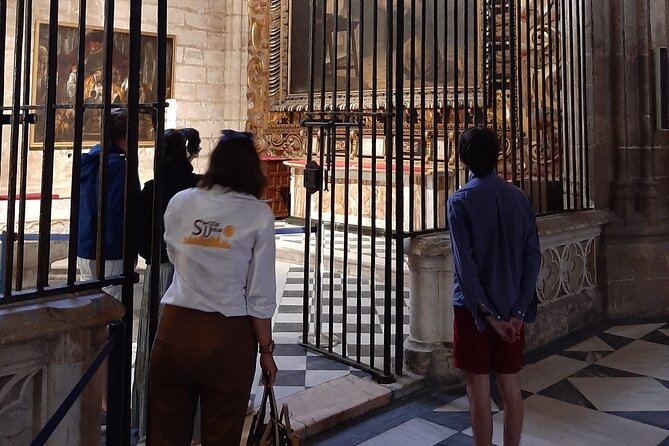 Cathedral and Giralda Guided Tour and Priority Entrance - The chapels: where the stories feel personal