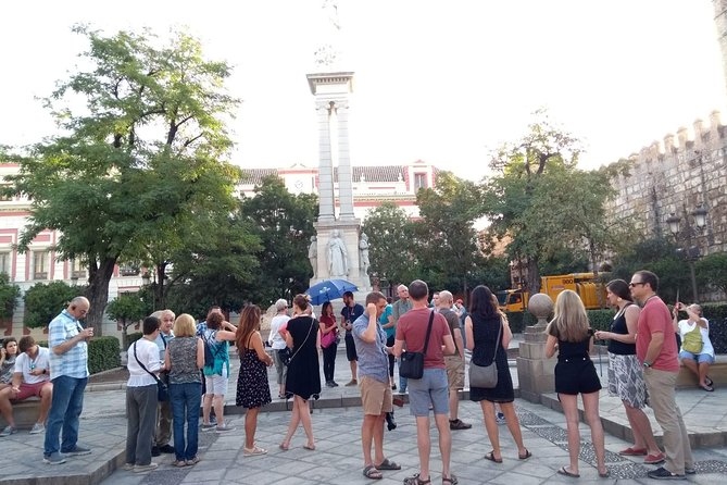 Cathedral of Seville English Guided Tour with Skip the Line & Access to Giralda - Group size, headsets, and the guide factor