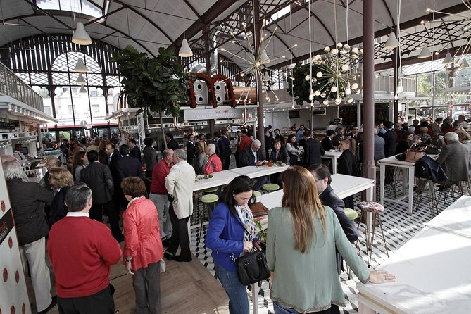 Complete Triana Tour "Corrales included". - Corrales de vecinos and sky-open patios, where local life happens