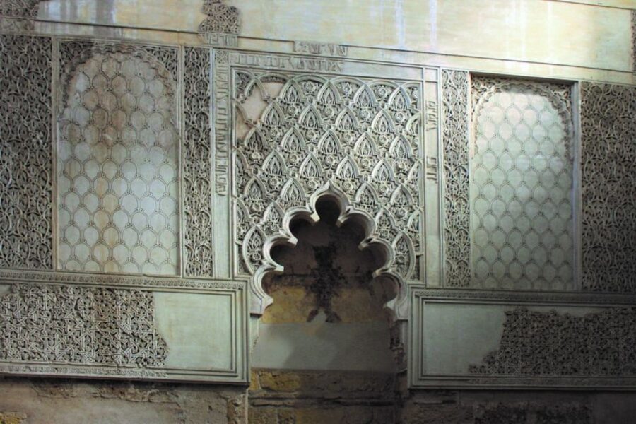 Córdoba: Alcázar and Jewish Quarter 2-Hour Guided Tour - Wandering Córdoba’s Symbolic Streets: Flowers, Bonfires, and Artisan Corners