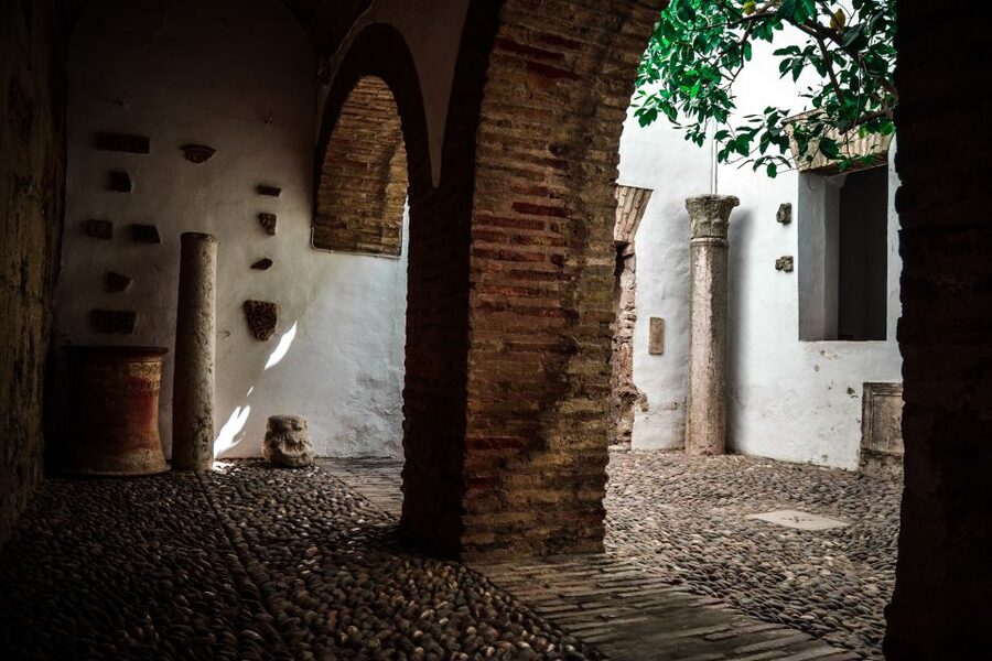 Cordoba: Alcázar de los Reyes Cristianos 1-Hour Guided Tour - A fragrant finish: gardens with flowers and fountains