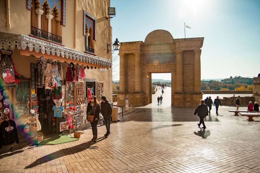 Córdoba: City Sightseeing Hop-On Hop-Off Bus Tour - The Judería walking tour at 6pm: the best add-on