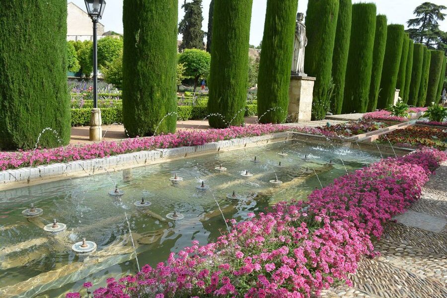 Cordóba: Gardens & Fortress of Catholic Monarchs Guided Tour - The gardens and the Avenue of the Monarchs: where the setting does the explaining