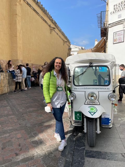 Córdoba: Guided City Tour by Tuk-Tuk - Getting started at Pl. de las Tendillas, then rolling into old Córdoba