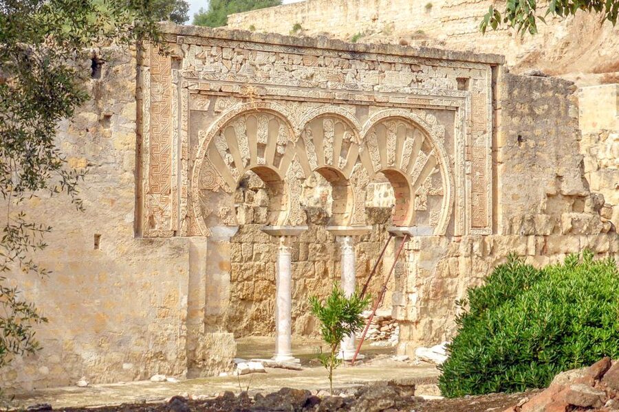 Córdoba: Guided Tour of Azahara Medina - Bus option vs without-bus option: choose the pace you want