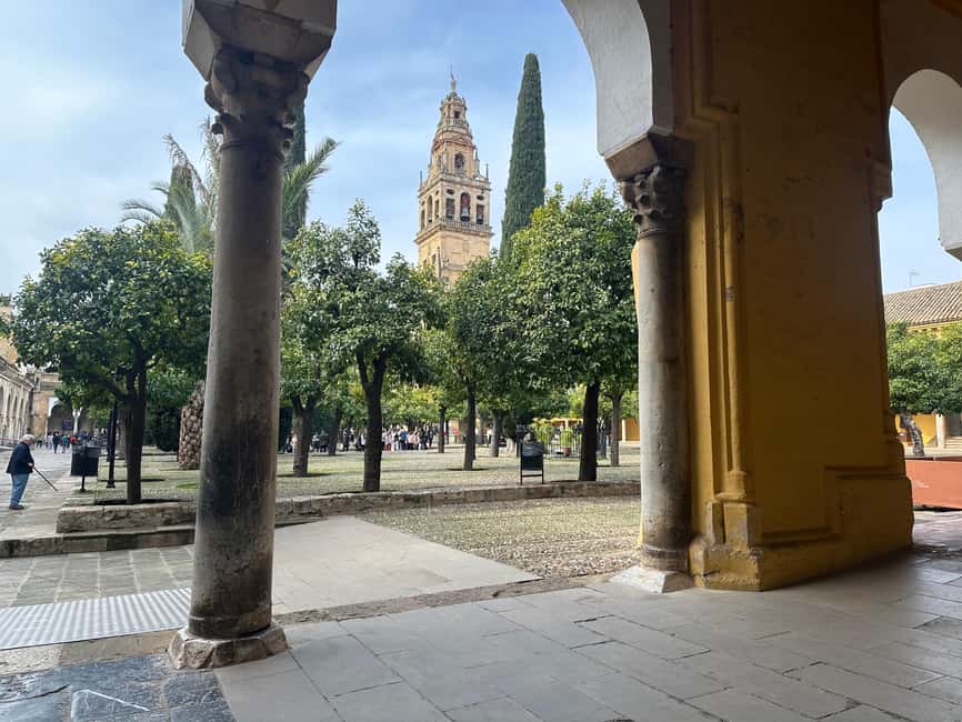 CORDOBA: GUIDED TOUR OF THE MOSQUE-CATHEDRAL OF CORDOBA WITHOUT QUEUES SPANISH - Patio de los Naranjos: the pre-game that makes the Mezquita click
