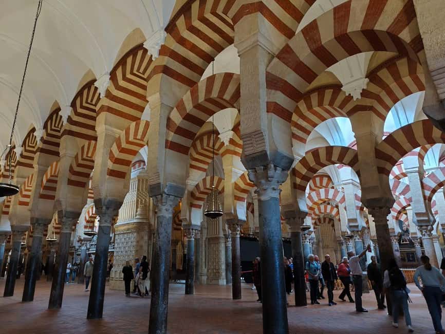 CORDOBA: GUIDED TOUR OF THE MOSQUE-CATHEDRAL OF CORDOBA WITHOUT QUEUES SPANISH - Staying on track in a busy monument: small-group feel and radio clarity